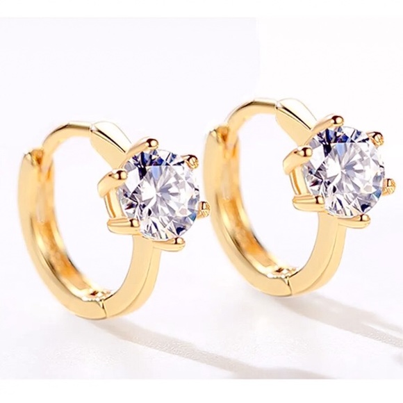 ⚜️[𝟯/$𝟮𝟴]⚜️NEW CZ Delicate Huggie Hoops - Picture 8 of 10